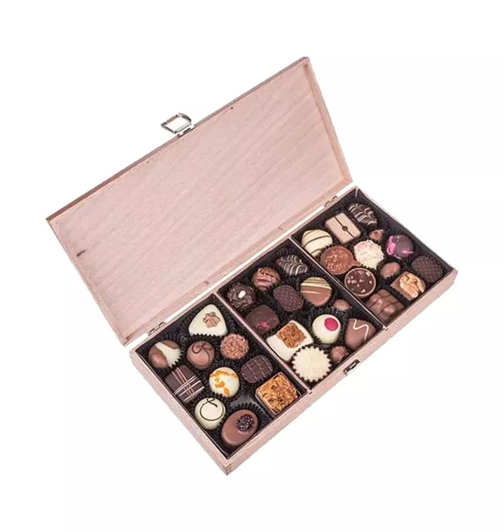 Amazing Christmas Delight Gift Box of Chocolate